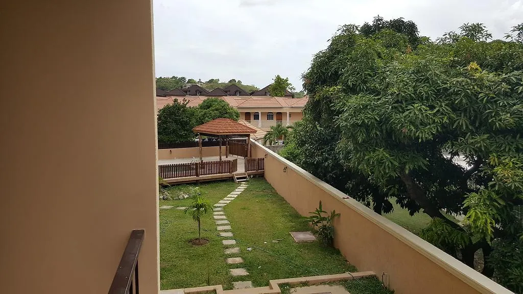 Apartment Apt 12, Executive Suites Ja - Palms Enfield